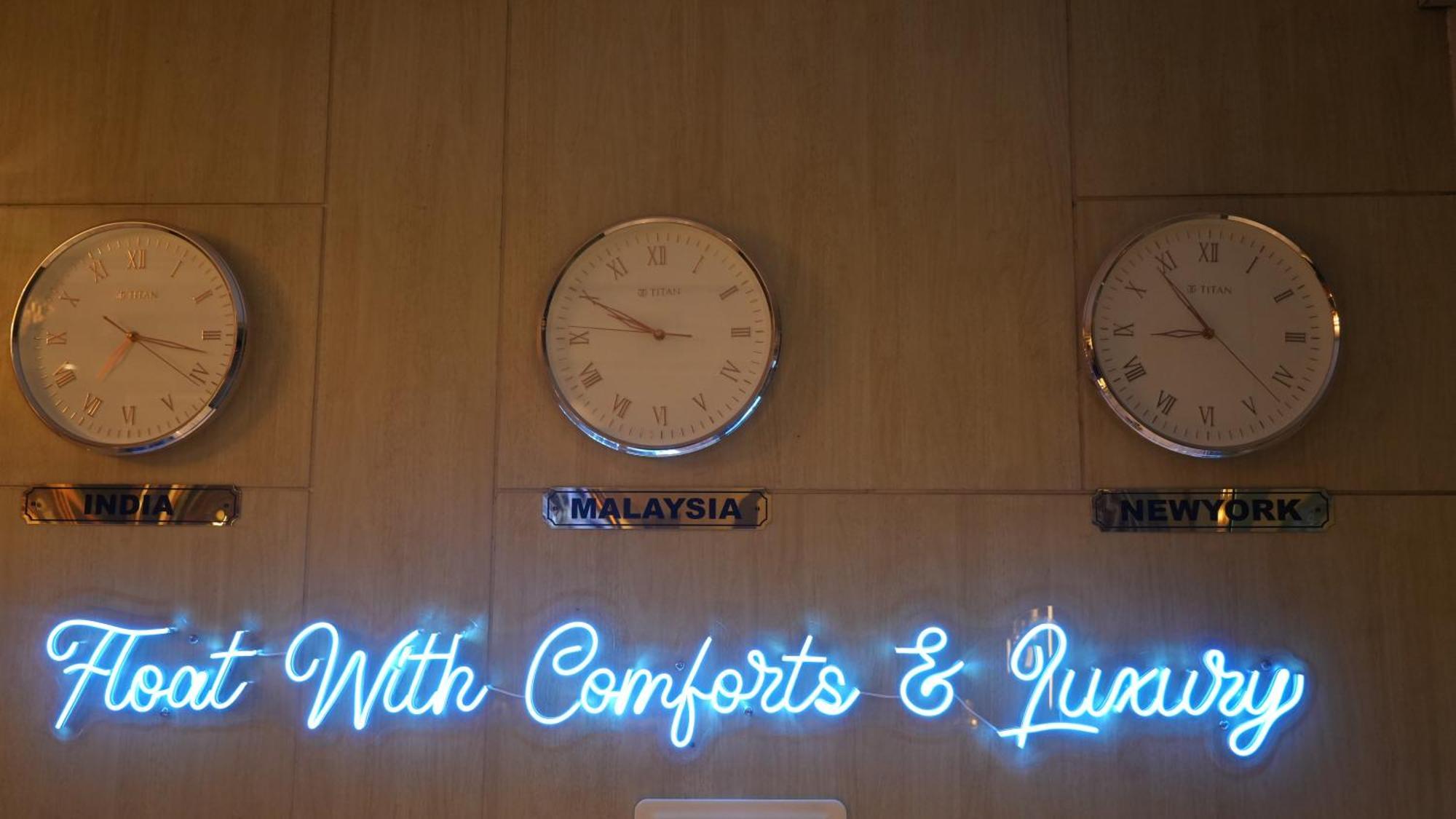 Hotel Mountview Comforts Tirupati Bagian luar foto