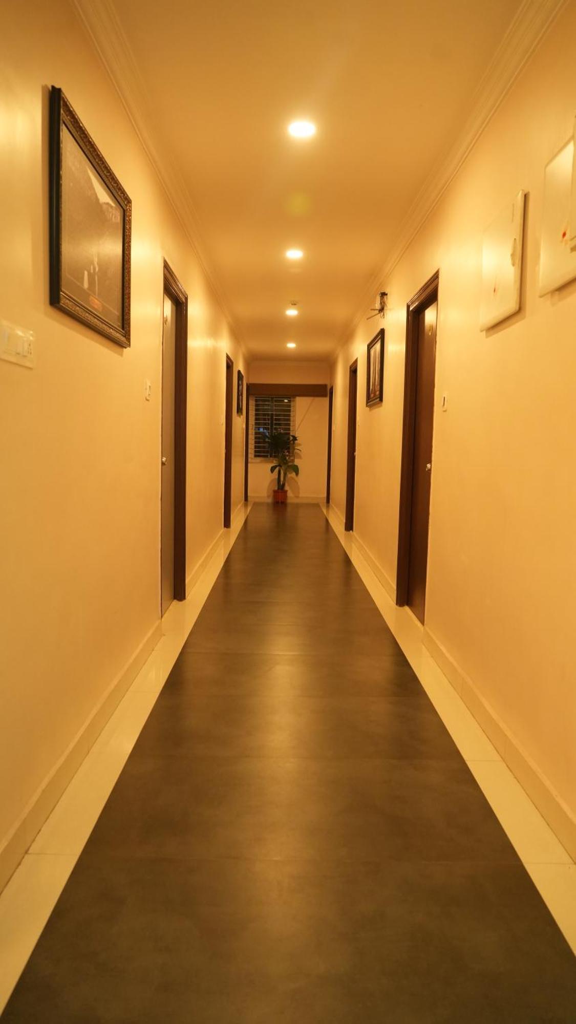 Hotel Mountview Comforts Tirupati Bagian luar foto