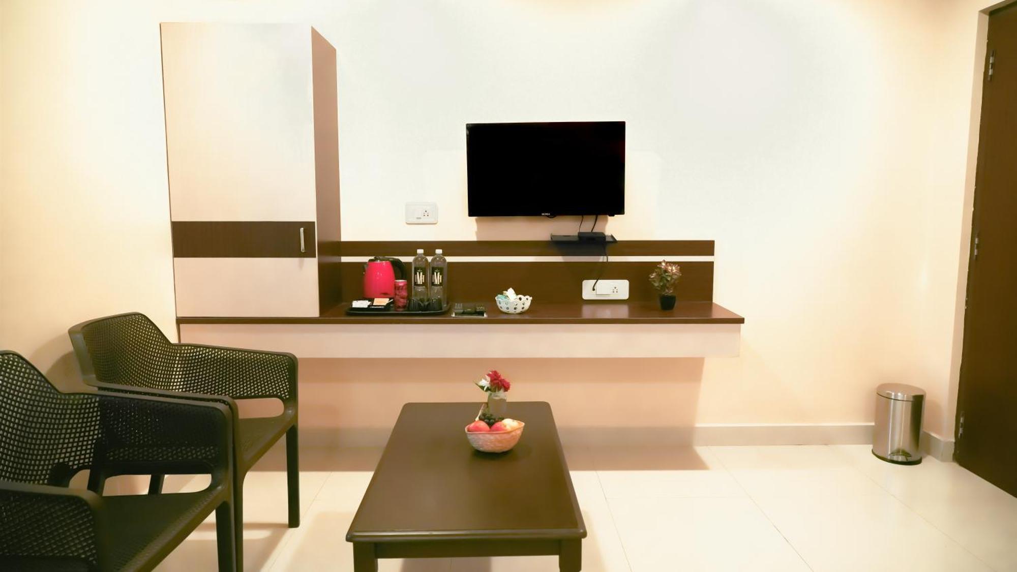 Hotel Mountview Comforts Tirupati Bagian luar foto