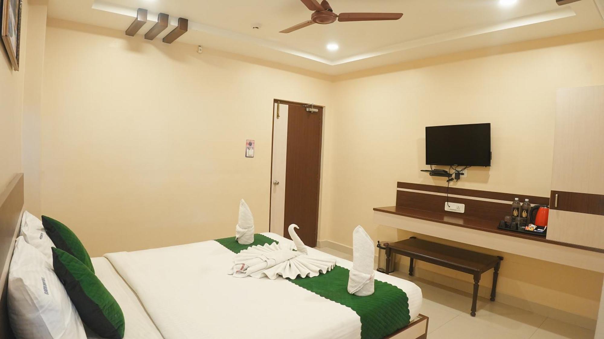 Hotel Mountview Comforts Tirupati Bagian luar foto