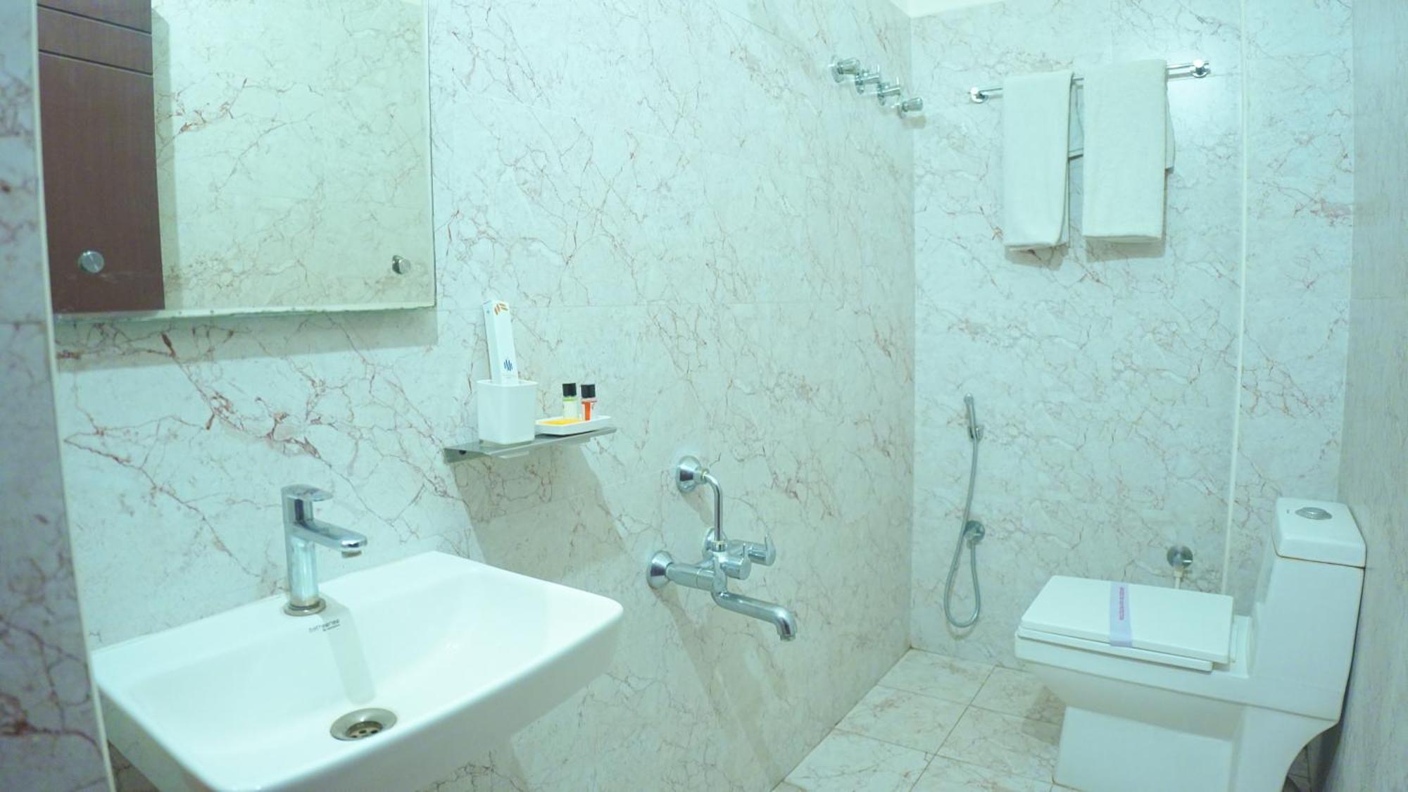 Hotel Mountview Comforts Tirupati Bagian luar foto